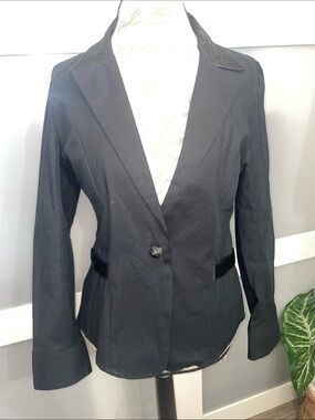 Classic Tuxedo-Style Black Women's Single-Button Blazer